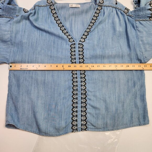 Zara Trafaluc Blue Chambray Balloon Sleeve V Neck Embroidered Boho Top US XS - Picture 10 of 12